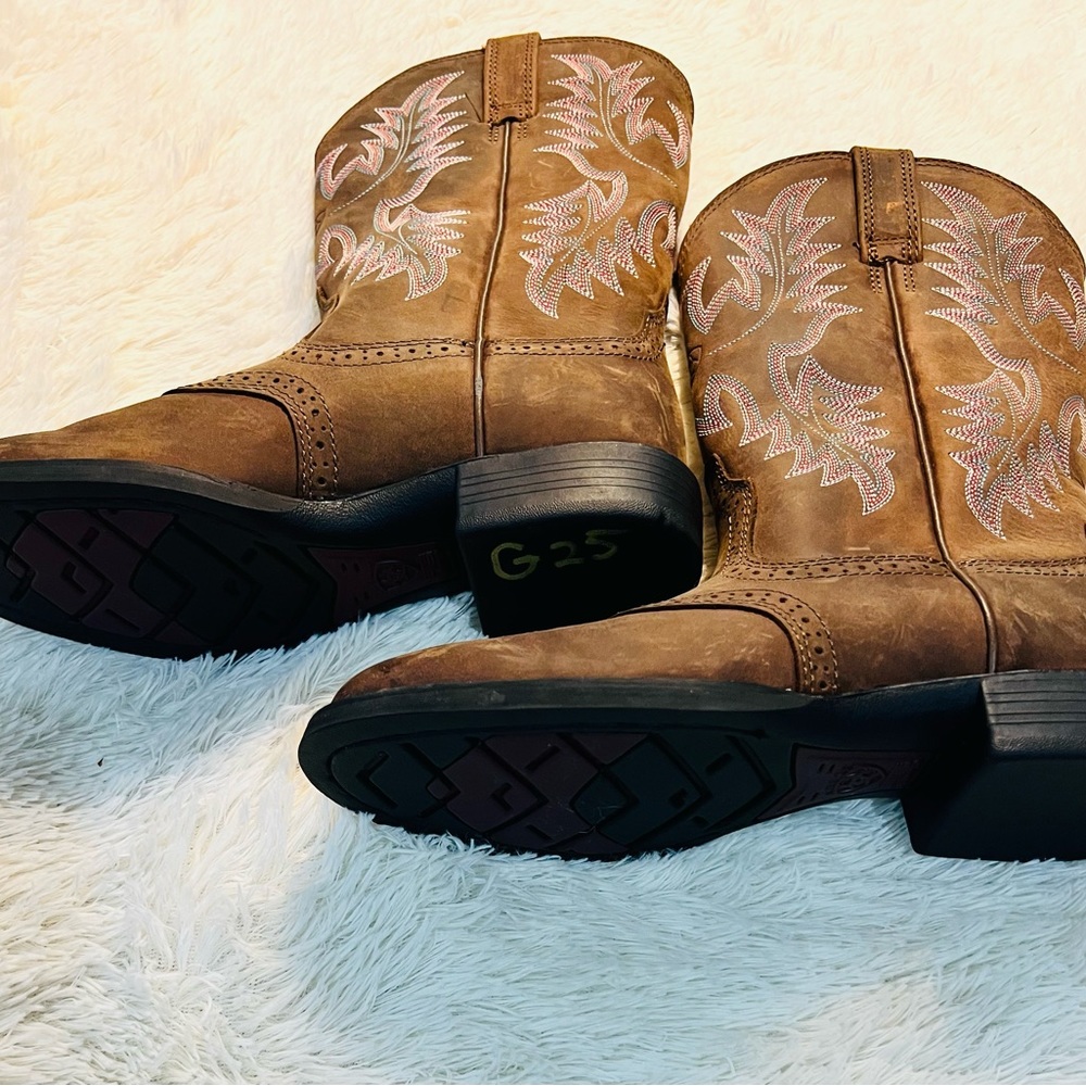Ariat Womens Cowgirl Boots Like New --SOLD - Picture 6 of 9